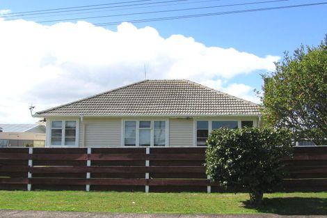 Photo of property in 2 Alan Avenue, Henderson, Auckland, 0610