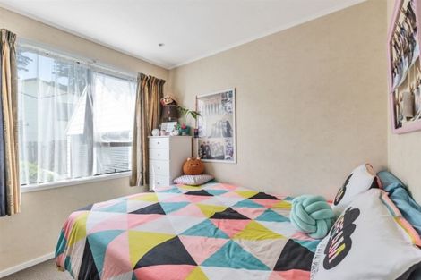 Photo of property in 56 Dominica Crescent, Grenada Village, Wellington, 6037