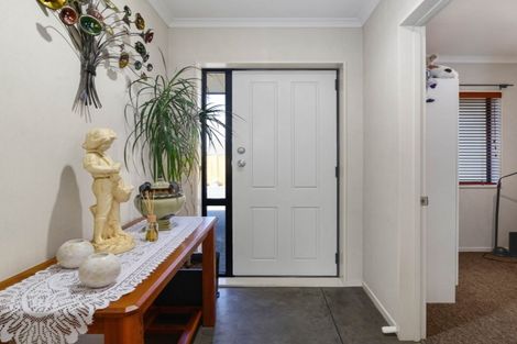 Photo of property in 19 Heaphy Place, Pukehangi, Rotorua, 3015