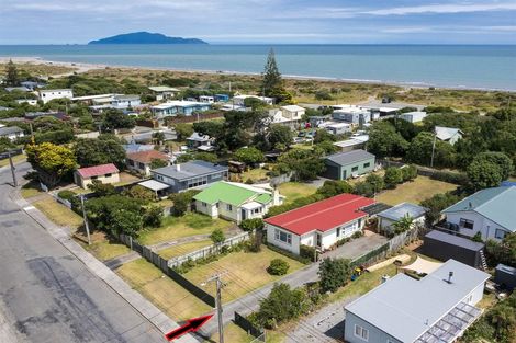 Photo of property in 15 The Avenue, Otaki Beach, Otaki, 5512