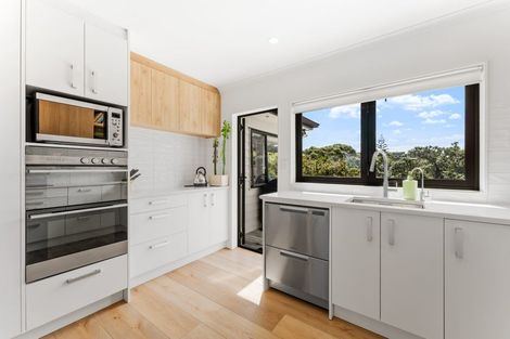 Photo of property in 11 Barrier View Road, Leigh, 0985