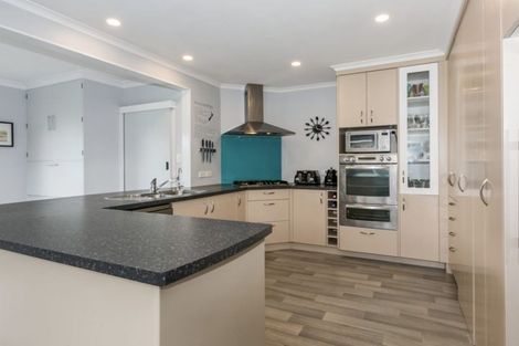 Photo of property in 11 Balliol Avenue, Pirimai, Napier, 4112