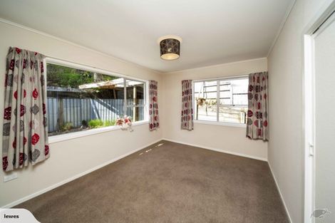 Photo of property in 13 Ambury Place, Merrilands, New Plymouth, 4312