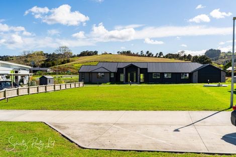 Photo of property in 3 Manaaki Circle, Paparoa, 0571