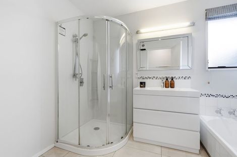 Photo of property in 3/118a Sawyers Arms Road, Northcote, Christchurch, 8052