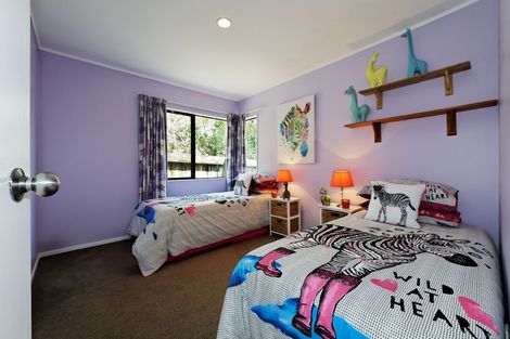 Photo of property in 3 Avonleigh Road, Green Bay, Auckland, 0604