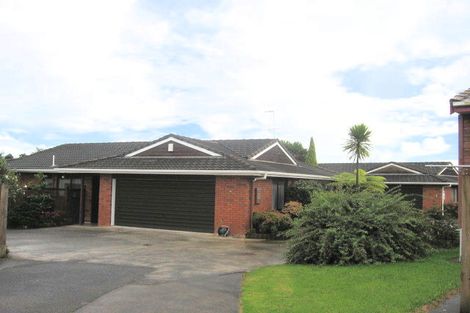 Photo of property in 2/85 Aviemore Drive, Highland Park, Auckland, 2010