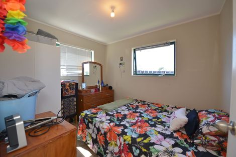 Photo of property in 2/83 Templeton Place, Clendon Park, Auckland, 2103