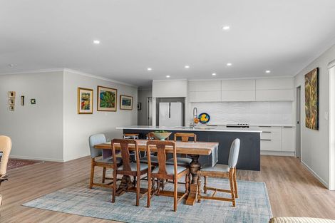 Photo of property in 98 Kaurinui Crescent, One Tree Point, 0118