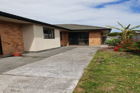 Photo of property in 28 Tussock Avenue, Mangere, Auckland, 2022