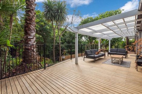 Photo of property in 10 Portsea Place, Chatswood, Auckland, 0626