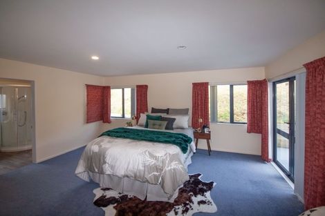 Photo of property in 33 Amesbury Drive, Churton Park, Wellington, 6037