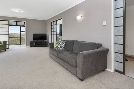 Photo of property in 136 Gloaming Hill, Titahi Bay, Porirua, 5022