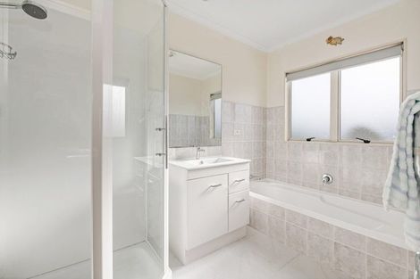 Photo of property in 31 Black Teal Close, Unsworth Heights, Auckland, 0632