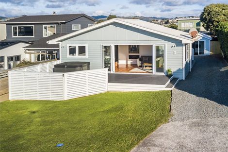 Photo of property in 3 Terrace Road, Titahi Bay, Porirua, 5022