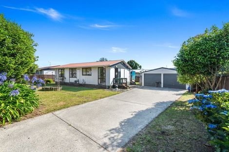 Photo of property in 121 Shifnal Drive, Randwick Park, Auckland, 2105