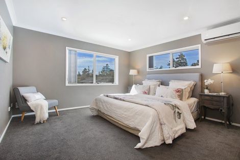 Photo of property in 543 Scenic Drive, Waiatarua, Auckland, 0612