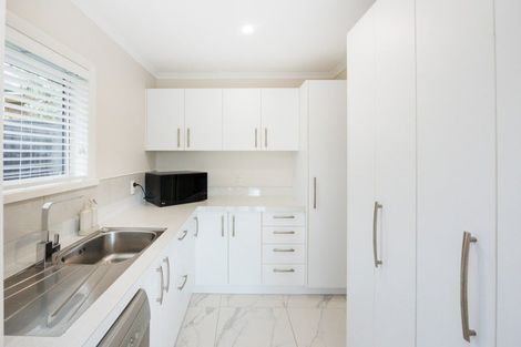 Photo of property in 28 Cashmere Drive, Fitzherbert, Palmerston North, 4410