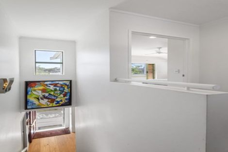 Photo of property in 2/13 Montgomery Avenue, Rothesay Bay, Auckland, 0630