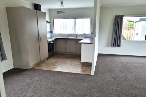 Photo of property in 16 Southview Place, Wattle Downs, Auckland, 2102