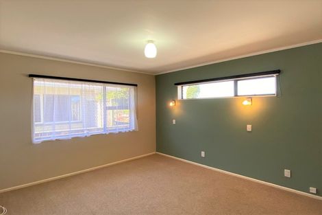 Photo of property in 14 Sandel Rise, Merrilands, New Plymouth, 4312