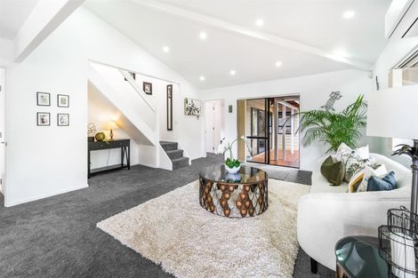 Photo of property in 10 Penguin Drive, Murrays Bay, Auckland, 0630