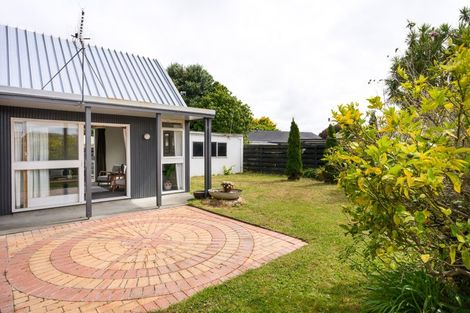 Photo of property in 9 Palliser Place, Milson, Palmerston North, 4414