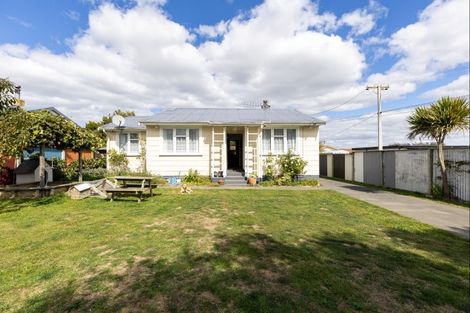 Photo of property in 12 Collins Crescent, Feilding, 4702