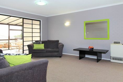 Photo of property in 136 Gloaming Hill, Titahi Bay, Porirua, 5022