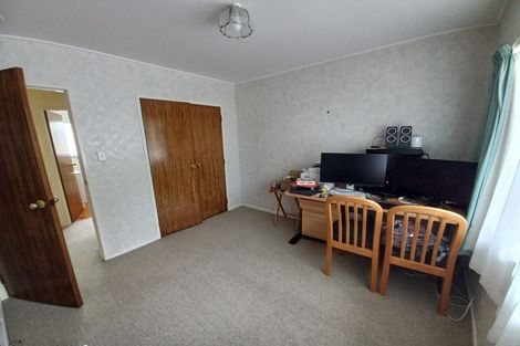 Photo of property in 15 La Perouse Street, Botany Downs, Auckland, 2010