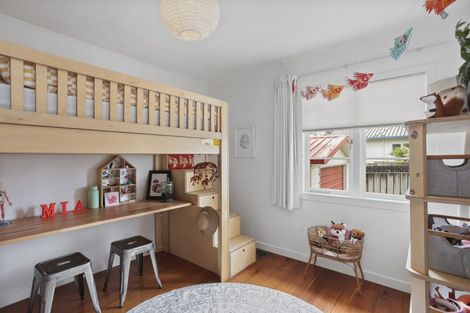 Photo of property in 8 Copley Street, New Lynn, Auckland, 0600