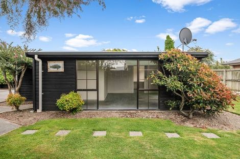 Photo of property in 77 Farquhars Road, Redwood, Christchurch, 8051