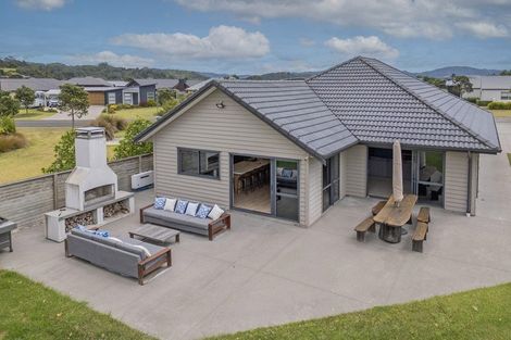 Photo of property in 2 Admiral Drive, Cooks Beach, Whitianga, 3591