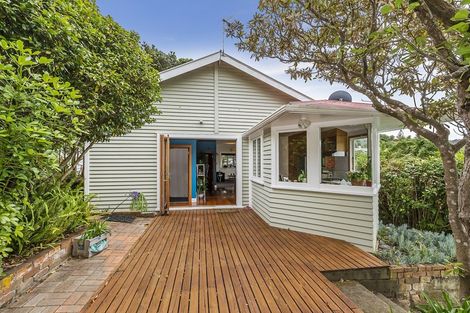 Photo of property in 63 Severn Street, Island Bay, Wellington, 6023