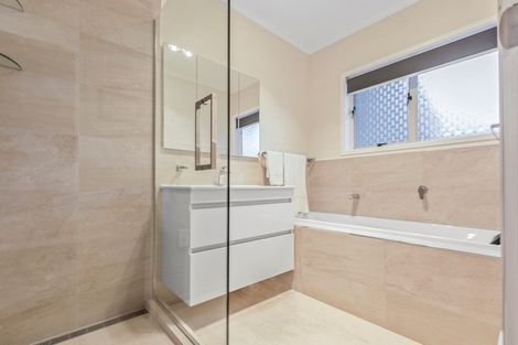 Photo of property in 2/162 Pigeon Mountain Road, Half Moon Bay, Auckland, 2012