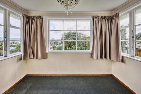Photo of property in 14 Cumberland Grove, Cannons Creek, Porirua, 5024