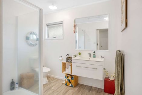 Photo of property in 106 Mckellar Place, Whangamata, 3620