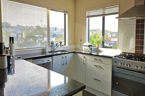 Photo of property in 34 Namsan Close, Fairview Heights, Auckland, 0632