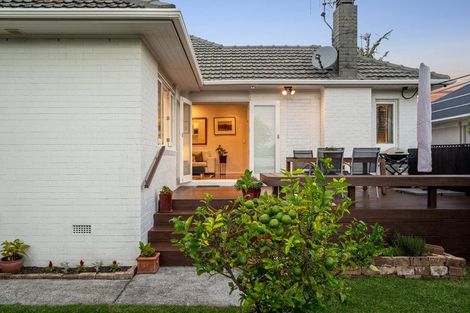 Photo of property in 1/58 Eversleigh Road, Belmont, Auckland, 0622