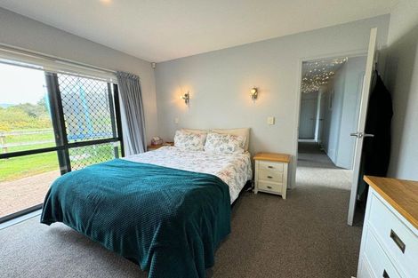 Photo of property in 68 South Kensington Way, Henderson, Auckland, 0612