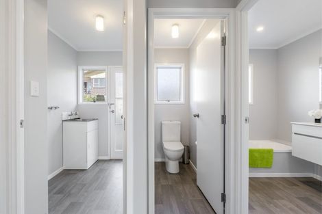 Photo of property in 1/12 Lydford Place, Glendene, Auckland, 0602