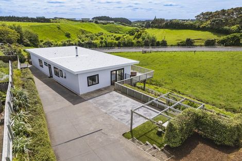 Photo of property in 22b Saint Ives Grove, Whalers Gate, New Plymouth, 4310