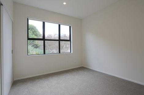 Photo of property in 1b Kirkdale Place, Northcross, Auckland, 0632