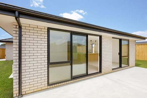 Photo of property in 4 Tahuna Minhinnick Drive, Glenbrook, 2681