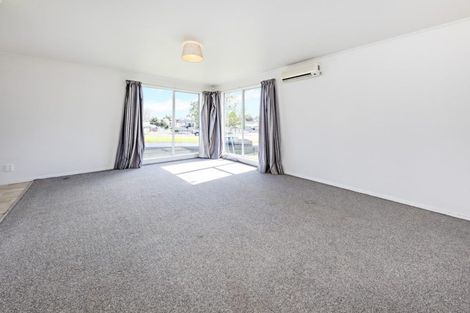 Photo of property in 342 Roscommon Road, Clendon Park, Auckland, 2103