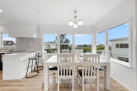 Photo of property in 17a Gulf Crest, Bucklands Beach, Auckland, 2012