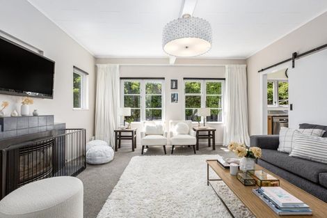 Photo of property in 28 Black Rock Road, Newlands, Wellington, 6037