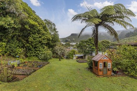 Photo of property in 5 Tui Terrace, Tawa, Wellington, 5028