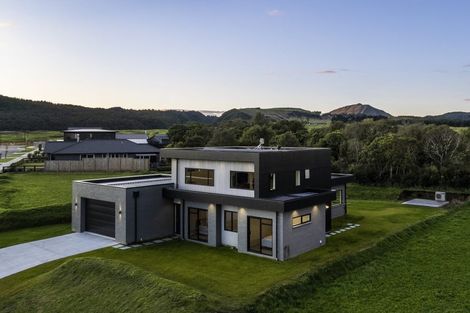 Photo of property in 32 Okaia Drive, Kinloch, Taupo, 3377