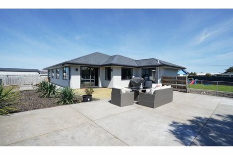 Photo of property in 21 Esk Place, Aranui, Christchurch, 8061